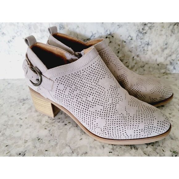 Sonoma Vitalize Ortholite 7 Laser Cut Cut Out Tan Pointed Toe Ankle Bootie‎ NEW - Picture 1 of 10